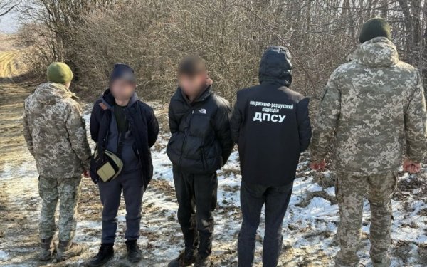 На Буковині затримали чоловіка, який погодився заплатити $20 тис за те, щоб потрапити у Румунію
На Буковині затримали чоловіка, який погодився заплатити $20 тис за те, щоб потрапити у Румунію