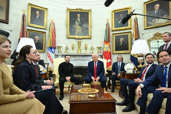 Від слів до справи. Із чим Україна і США підійшли до переговорів у Саудівській Аравії
Від слів до справи. Із чим Україна і США підійшли до переговорів у Саудівській Аравії