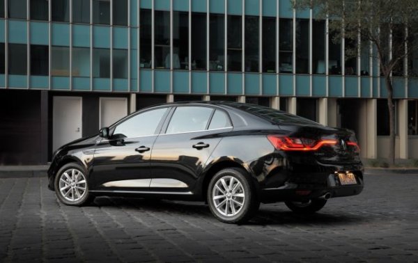 Renault відновлює продажі Megane з дизельним двигуном: подробиці
Renault відновлює продажі Megane з дизельним двигуном: подробиці