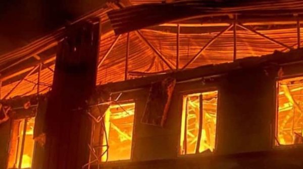 Атака на Кривой Рог: бушевали пожары, повреждены предприятие, склады и авто Атака на Кривой Рог: бушевали пожары, повреждены предприятие, склады и авто