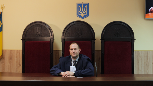 Мантія вдень, піксель ввечері. Як суддя збиває "Шахеди" над Києвом
Мантія вдень, піксель ввечері. Як суддя збиває "Шахеди" над Києвом