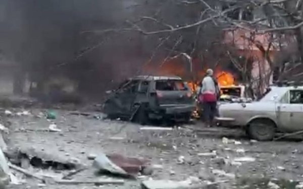 Росіяни вдарили КАБом по центру Куп'янска, є постраждалі
Росіяни вдарили КАБом по центру Куп'янска, є постраждалі