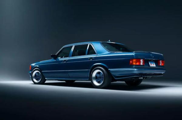 З ексклюзивним тюнінгом: унікальний Mercedes-Benz 500 SEL продадуть на аукціоні
З ексклюзивним тюнінгом: унікальний Mercedes-Benz 500 SEL продадуть на аукціоні