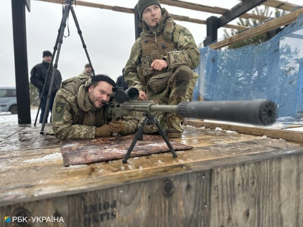 Мантія вдень, піксель ввечері. Як суддя збиває "Шахеди" над Києвом
Мантія вдень, піксель ввечері. Як суддя збиває "Шахеди" над Києвом