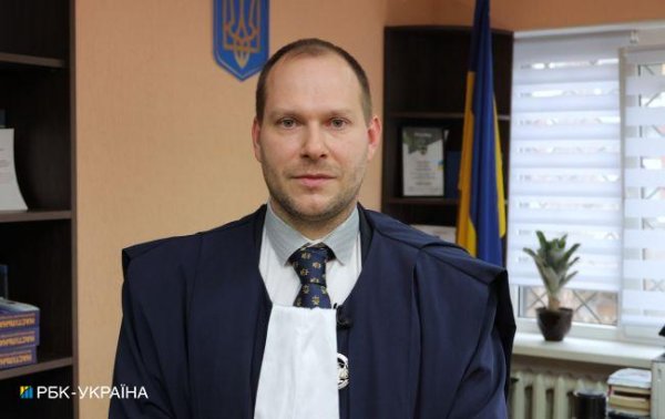 Мантія вдень, піксель ввечері. Як суддя збиває "Шахеди" над Києвом
Мантія вдень, піксель ввечері. Як суддя збиває "Шахеди" над Києвом