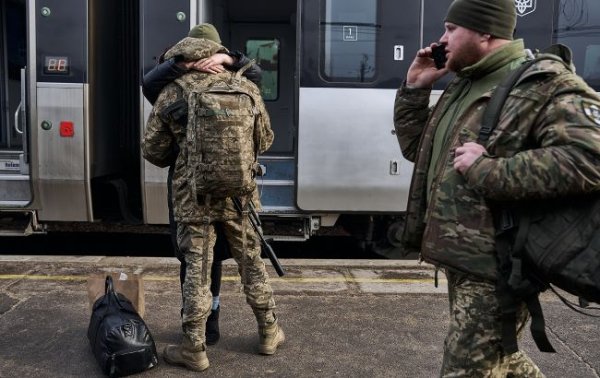 Чи може ТЦК надсилати повістки раз на місяць і як знятися з розшуку: розбір від юриста
Чи може ТЦК надсилати повістки раз на місяць і як знятися з розшуку: розбір від юриста