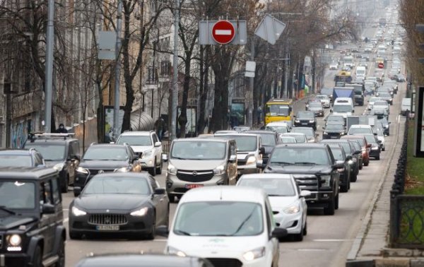 Водіїв поділять на дві групи, а довідки переведуть в цифру: як зміниться медогляд
Водіїв поділять на дві групи, а довідки переведуть в цифру: як зміниться медогляд