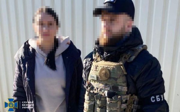 СБУ затримала ще трьох підозрюваних у проведенні фейкового референдуму під час окупації Херсона
СБУ затримала ще трьох підозрюваних у проведенні фейкового референдуму під час окупації Херсона