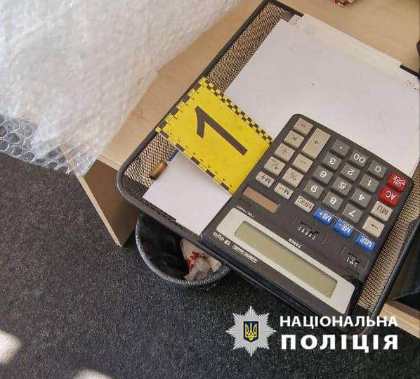 Полиция: Киевлянин устроил стрельбу в офисе, а потом прыгнул с моста Полиция: Киевлянин устроил стрельбу в офисе, а потом прыгнул с моста