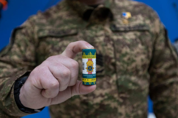 НБУ презентовал новую памятную монету, посвященную Нацгвардии (фото)
НБУ презентовал новую памятную монету, посвященную Нацгвардии (фото)