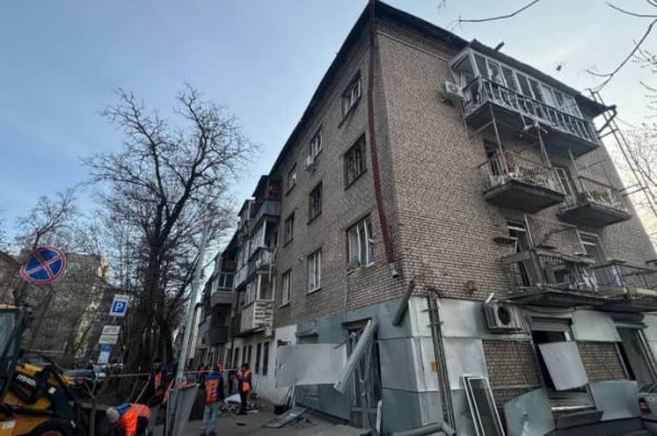Атака на Днепр: 3 пострадавших, повреждены предприятия, многоэтажки и более 60 авто Атака на Днепр: 3 пострадавших, повреждены предприятия, многоэтажки и более 60 авто