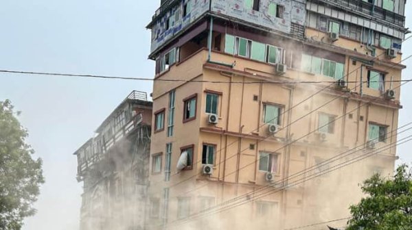 Землетрясение в Мьянме: количество жертв возросло до 694, более 1500 человек пострадали Землетрясение в Мьянме: количество жертв возросло до 694, более 1500 человек пострадали