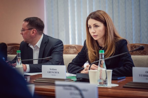 Директору департаменту ядерної безпеки ЄБРР показали ушкоджену арку укриття на Чорнобильській АЕС Директору департаменту ядерної безпеки ЄБРР показали ушкоджену арку укриття на Чорнобильській АЕС