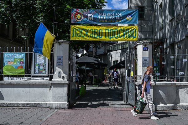 Вибори, Трамп і перемир'я. Чого бояться і до чого готуються у владі та опозиції
Вибори, Трамп і перемир'я. Чого бояться і до чого готуються у владі та опозиції