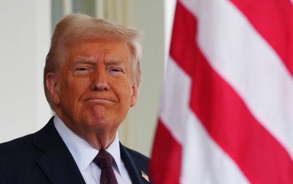 Трамп зробив заяву про гарантії безпеки для України
Трамп зробив заяву про гарантії безпеки для України