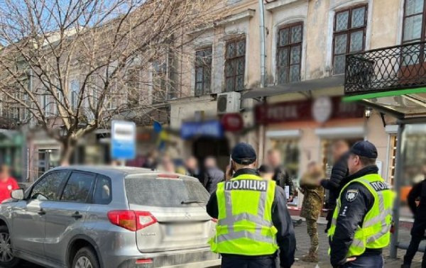 В центрі Одеси застрелили активіста: нападника шукають
В центрі Одеси застрелили активіста: нападника шукають