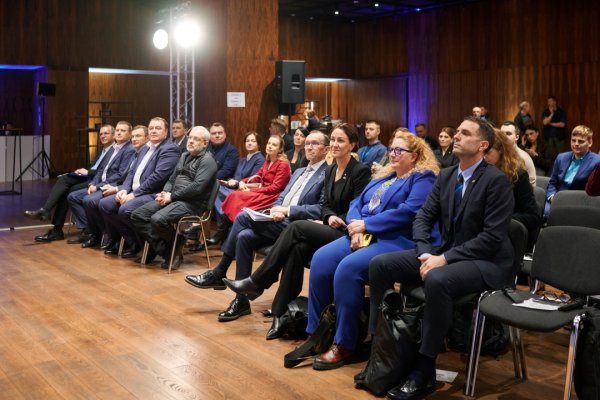 Норвегія передала Україні обладнання, яке збільшить потужність енергосистеми на 200 мегават Норвегія передала Україні обладнання, яке збільшить потужність енергосистеми на 200 мегават