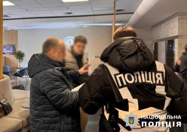 Правоохранители проводят обыски у ведущих фармпроизводителей Киева (фото)
Правоохранители проводят обыски у ведущих фармпроизводителей Киева (фото)