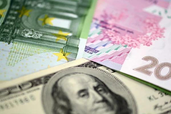 Официальный курс: Нацбанк понизил гривну на 12 копеек
Официальный курс: Нацбанк понизил гривну на 12 копеек
