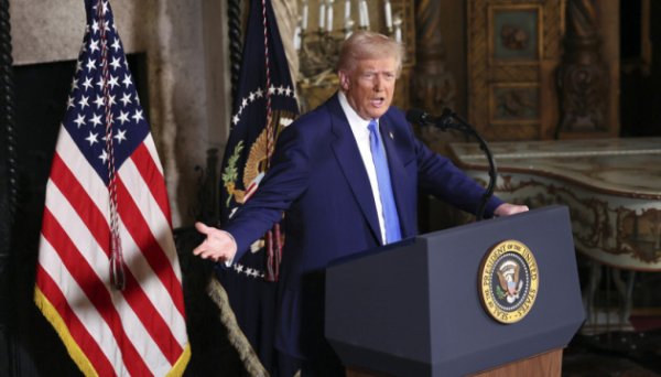 Трамп відмовився відповісти, чи загрожує американській економіці рецесія Трамп відмовився відповісти, чи загрожує американській економіці рецесія
