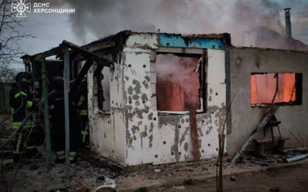 На Херсонщині через ворожий обстріл спалахнув житловий будинок
На Херсонщині через ворожий обстріл спалахнув житловий будинок