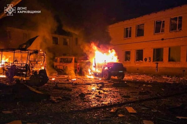 Враг дважды атаковал спасателей во время тушения пожара в Харьковской области Враг дважды атаковал спасателей во время тушения пожара в Харьковской области