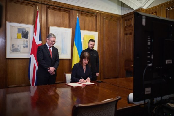 Україна та Британія підписали угоду про позику на £2,26 мільярда Україна та Британія підписали угоду про позику на £2,26 мільярда