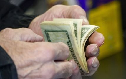 Курс валют на 13 марта: сколько будут стоить доллар, евро и злотый
Курс валют на 13 марта: сколько будут стоить доллар, евро и злотый