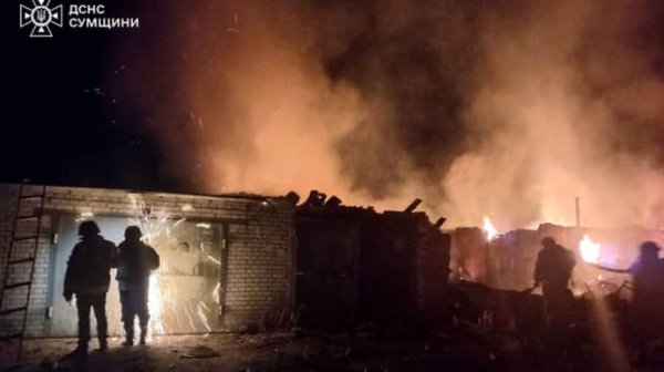 Российская атака дронами: на Сумщине бушевал пожар, на Харьковщине повреждено предприятие Российская атака дронами: на Сумщине бушевал пожар, на Харьковщине повреждено предприятие