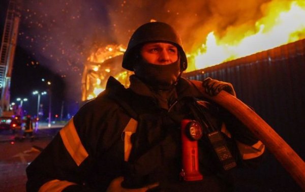 Цивільна інфраструктура у вогні: відео наслідків ударів РФ по передмістю Одеси
Цивільна інфраструктура у вогні: відео наслідків ударів РФ по передмістю Одеси