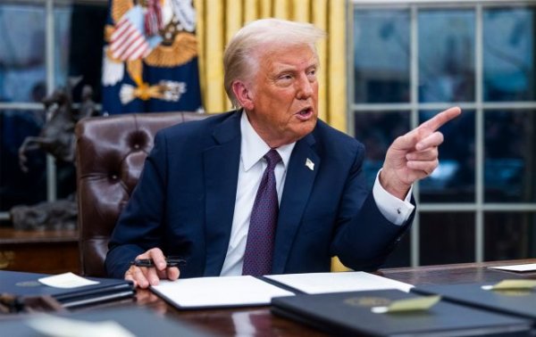 Трамп поставив на "паузу" допомогу для України: що про це відомо та які можливі наслідки
Трамп поставив на "паузу" допомогу для України: що про це відомо та які можливі наслідки