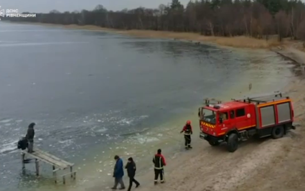 На Рівненщині чоловік провалився під кригу разом із трактором
На Рівненщині чоловік провалився під кригу разом із трактором