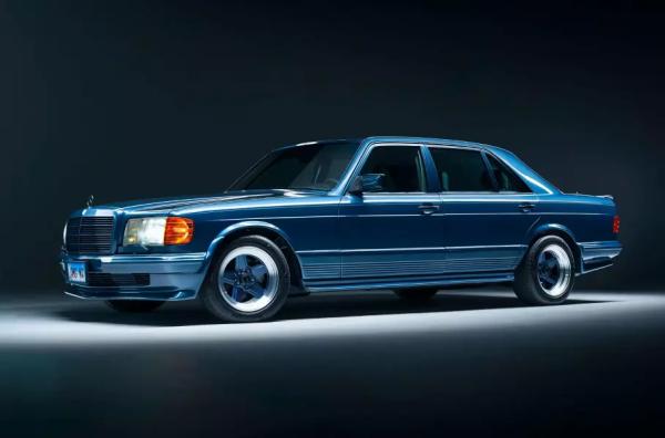З ексклюзивним тюнінгом: унікальний Mercedes-Benz 500 SEL продадуть на аукціоні
З ексклюзивним тюнінгом: унікальний Mercedes-Benz 500 SEL продадуть на аукціоні
