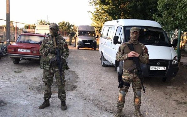 Російські окупанти відновили фільтраційні рейди в Криму під виглядом "навчань"
Російські окупанти відновили фільтраційні рейди в Криму під виглядом "навчань"