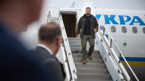 Зеленский прибыл во Францию и встретится с Макроном Зеленский прибыл во Францию и встретится с Макроном