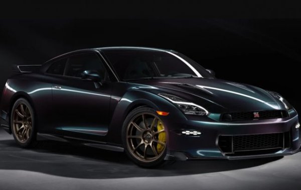 Nissan знімає з виробництва легендарний суперкар GT-R: прийом замовлень закрито
Nissan знімає з виробництва легендарний суперкар GT-R: прийом замовлень закрито