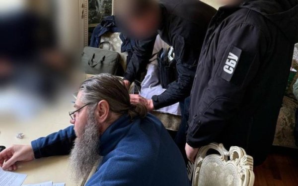СБУ проводить обшук у канцелярії Київської Митрополії УПЦ МП
СБУ проводить обшук у канцелярії Київської Митрополії УПЦ МП