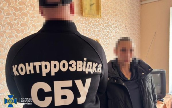 Наркозалежна жінка допомагала росіянам готувати удари по аеродромах та складах ЗСУ на Хмельниччині
Наркозалежна жінка допомагала росіянам готувати удари по аеродромах та складах ЗСУ на Хмельниччині