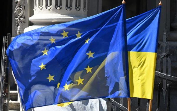ЄС готує жорсткі зміни до правил безвізового режиму: чи зачепить це українців
ЄС готує жорсткі зміни до правил безвізового режиму: чи зачепить це українців