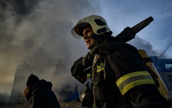 Руйнування та постраждалі: у Києві ліквідували наслідки повітряної атаки (фото)
Руйнування та постраждалі: у Києві ліквідували наслідки повітряної атаки (фото)