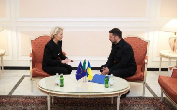 Зеленський і фон дер Ляєн обговорили підготовку 17-го пакета санкцій ЄС проти Росії
Зеленський і фон дер Ляєн обговорили підготовку 17-го пакета санкцій ЄС проти Росії