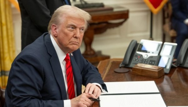 Трамп заявив, що не ставитиме на паузу введення нових тарифів Трамп заявив, що не ставитиме на паузу введення нових тарифів