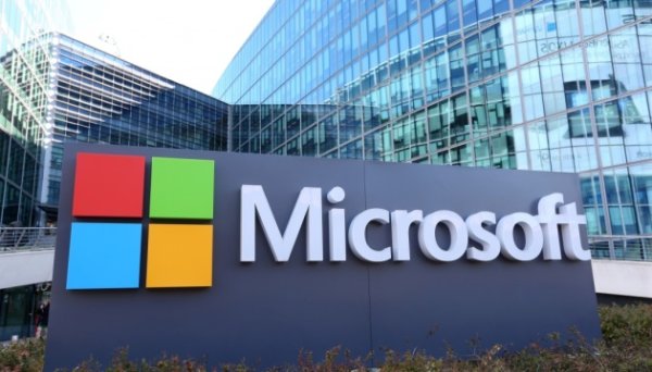 Microsoft знову стала найдорожчою публічною компанією у світі після падіння Apple Microsoft знову стала найдорожчою публічною компанією у світі після падіння Apple