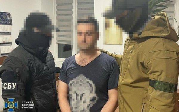 У Польщі затримали і передали Україні "політексперта" із пулу Медведчука Молчанова
У Польщі затримали і передали Україні "політексперта" із пулу Медведчука Молчанова