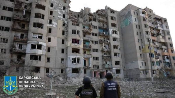 Армия РФ сбросила авиабомбу на многоэтажку в Купянске: есть пострадавшая Армия РФ сбросила авиабомбу на многоэтажку в Купянске: есть пострадавшая