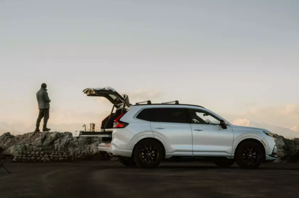 Honda представила гібридний кросовер CR-V з вбудованим "мініготелем": подробиці
Honda представила гібридний кросовер CR-V з вбудованим "мініготелем": подробиці