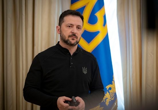 Україна відкидає територіальні поступки до припинення бойових дій, наголошуючи на важливості суверенітету та міжнародного права для майбутніх переговорів з Росією.