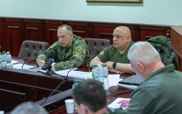 Сирський доручив посилити захист озброєнь і військової техніки на тлі активізації наступальних дій ворога
Сирський доручив посилити захист озброєнь і військової техніки на тлі активізації наступальних дій ворога