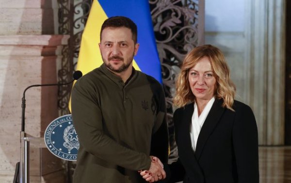ЗМІ пишуть, що Київ пропонує саміт у Римі на тлі похорону Папи: що кажуть у Зеленського
ЗМІ пишуть, що Київ пропонує саміт у Римі на тлі похорону Папи: що кажуть у Зеленського