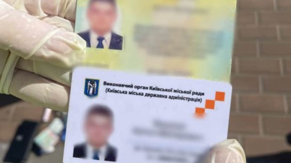 Столичный чиновник за $15 тысяч "не заметил" на арендованной земле здание, парковку и футбольное поле Столичный чиновник за $15 тысяч "не заметил" на арендованной земле здание, парковку и футбольное поле